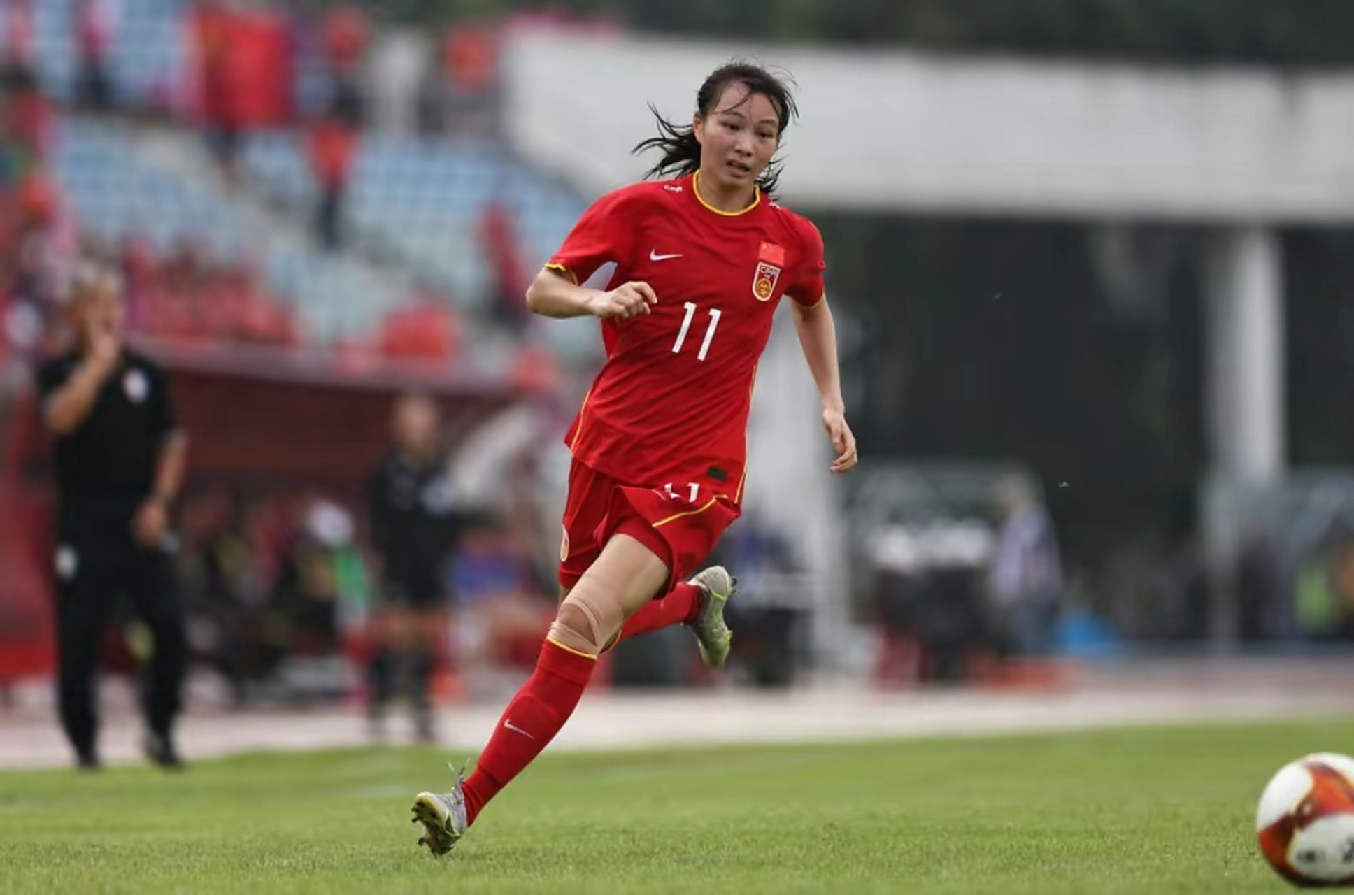 关于女足比赛明星球员助力青训项目，培养新人的信息