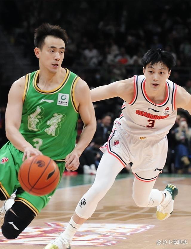 攻守转换是指比赛中双方对控制球权得与失的瞬息变化