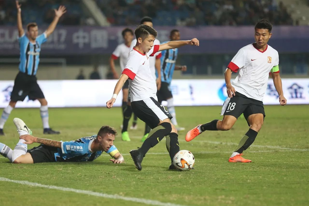 攻守转换是指比赛中双方对控制球权得与失的瞬息变化